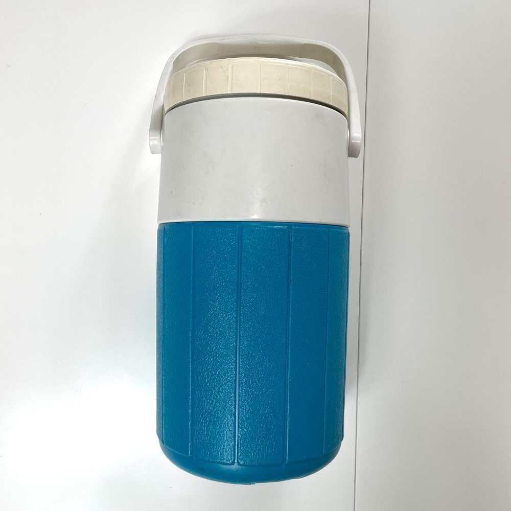Vintage Coleman Polylite 5590 Blue and White Beverage Cooler - Picture 11 of 15